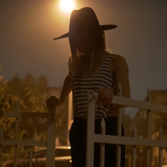 Meet your Posher, Ashley 😘 - Picture 2 of 6